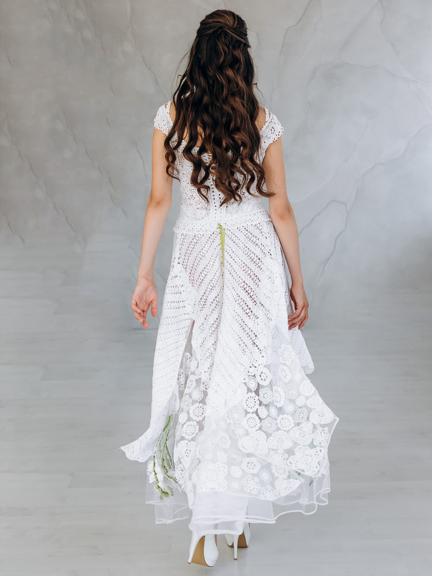 Весільна сукня “MIRABELLA” – біла в’язана сукня з тюлем та корсетом