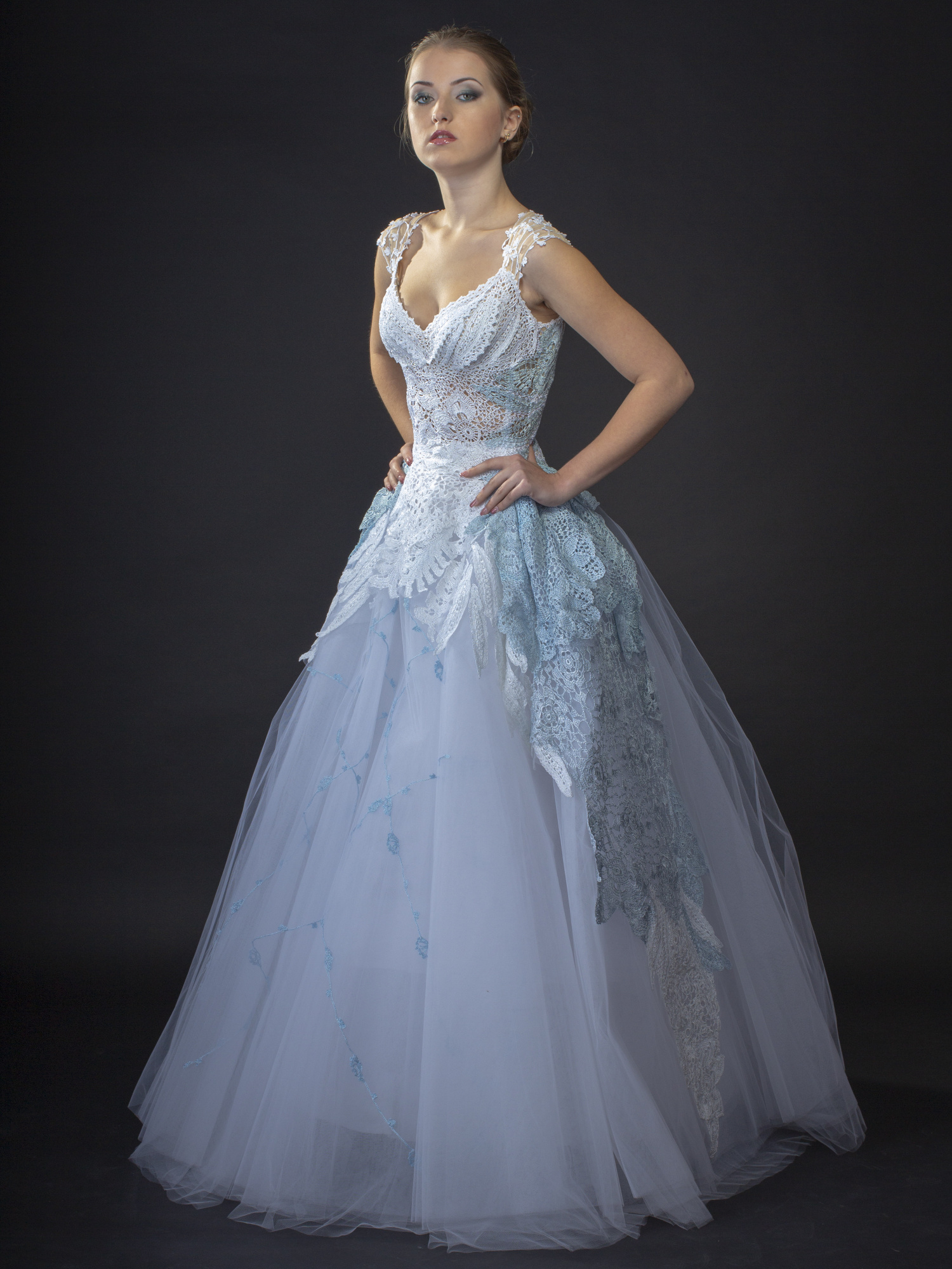 Сукня "LETICIA" – біло-голуба весільна сукня ручної роботи, розмір S