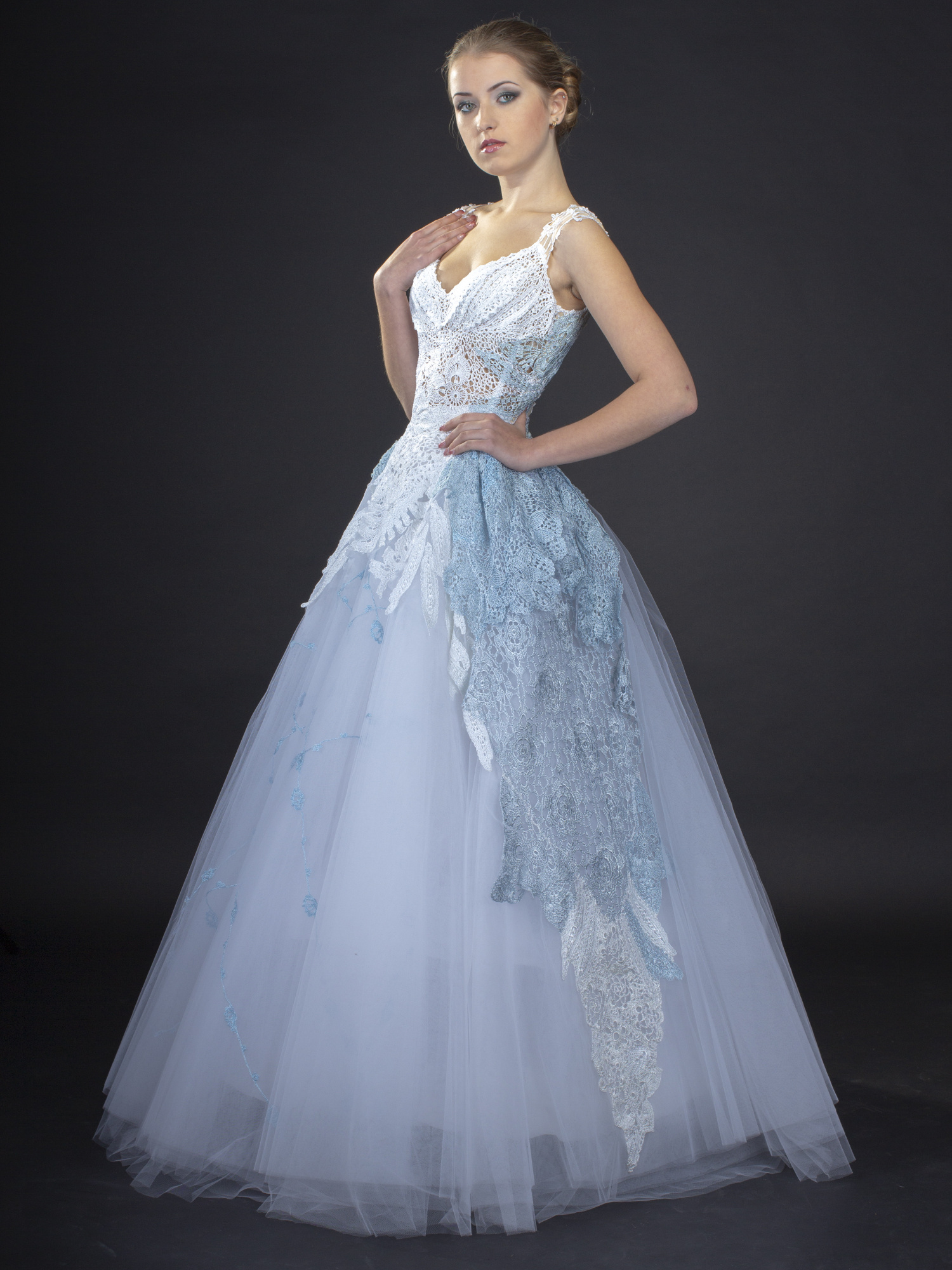 Сукня "LETICIA" – біло-голуба весільна сукня ручної роботи, розмір S